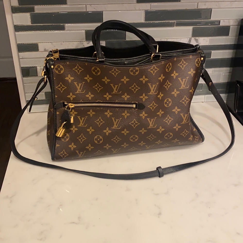 Louis Vuitton Popincoirt handbag.